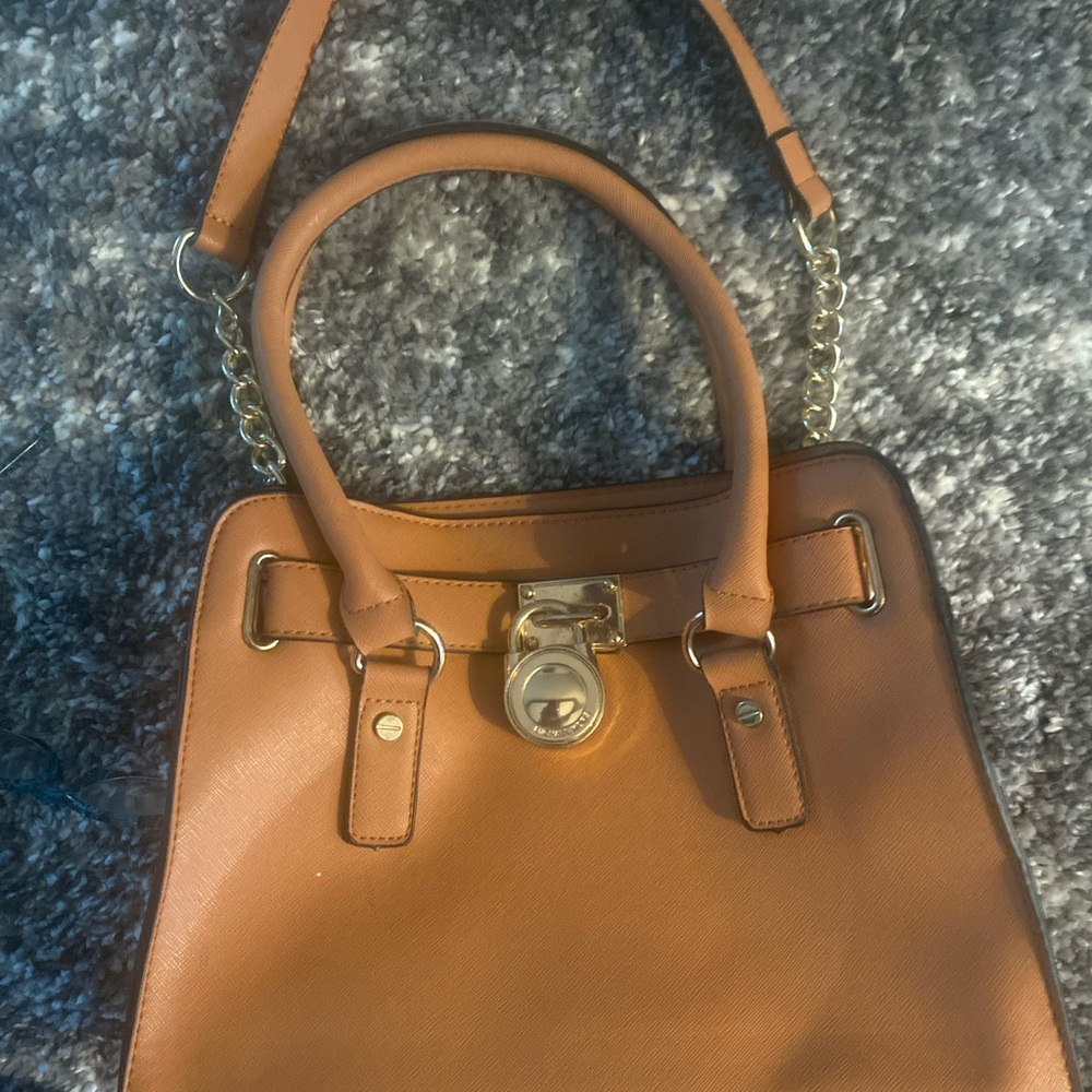 Elegant Tan Leather Handbag